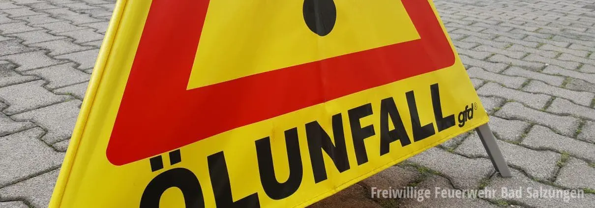 Ölspurbeseitigung der Feuerwehr!