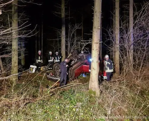 Verkehrsunfall, eingeklemmte Person nähe Bad Salzungen! Verkehrsunfall, eingeklemmte Person nähe Bad Salzungen!