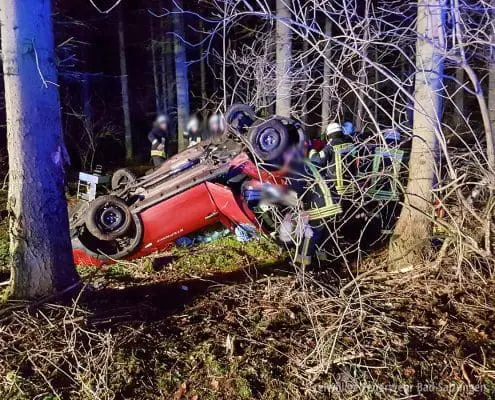 Verkehrsunfall, eingeklemmte Person nähe Bad Salzungen! Verkehrsunfall, eingeklemmte Person nähe Bad Salzungen!
