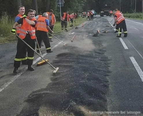 10 Tonnen Raps auf der B 285, Bad Salzungen