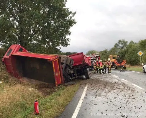 Verkehrsunfall mit Lastwagen vor Urnshausen! Verkehrsunfall mit Lastwagen vor Urnshausen!