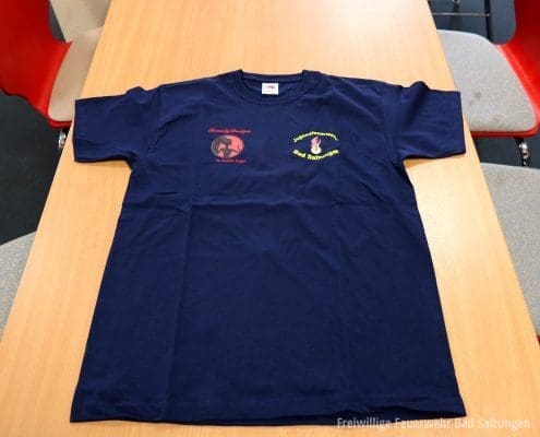Fünfzig neue T-Shirts für die Jugendfeuerwehr gesponsort! | BeautyDesign by Nadine Engel