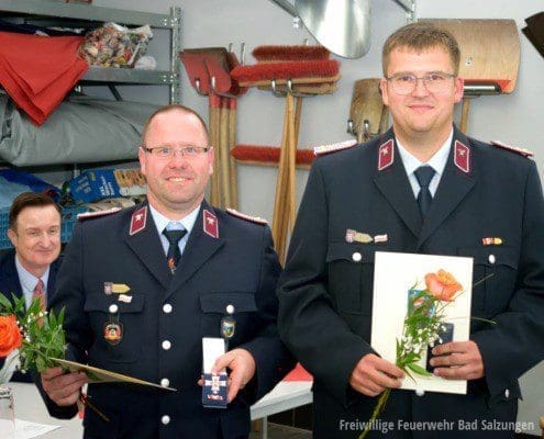 Dirk Heger und Jens Barthelmäs wurden für 25-jährige Mitgliedschaft geehrt | Hauptversammlung Feuerwehr Kaltenborn 2021